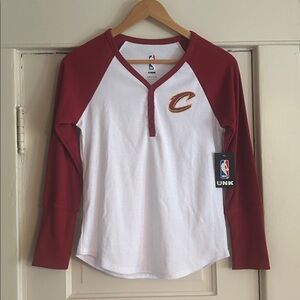 🆕 NBA UNK Women’s Cleveland Cavaliers Long Sleeve Tee